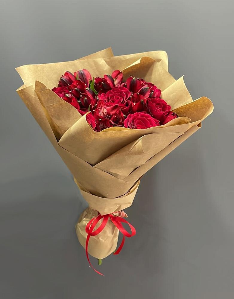 Букет цветов из: Альстромерии и Розы в Поповке Воронежской области