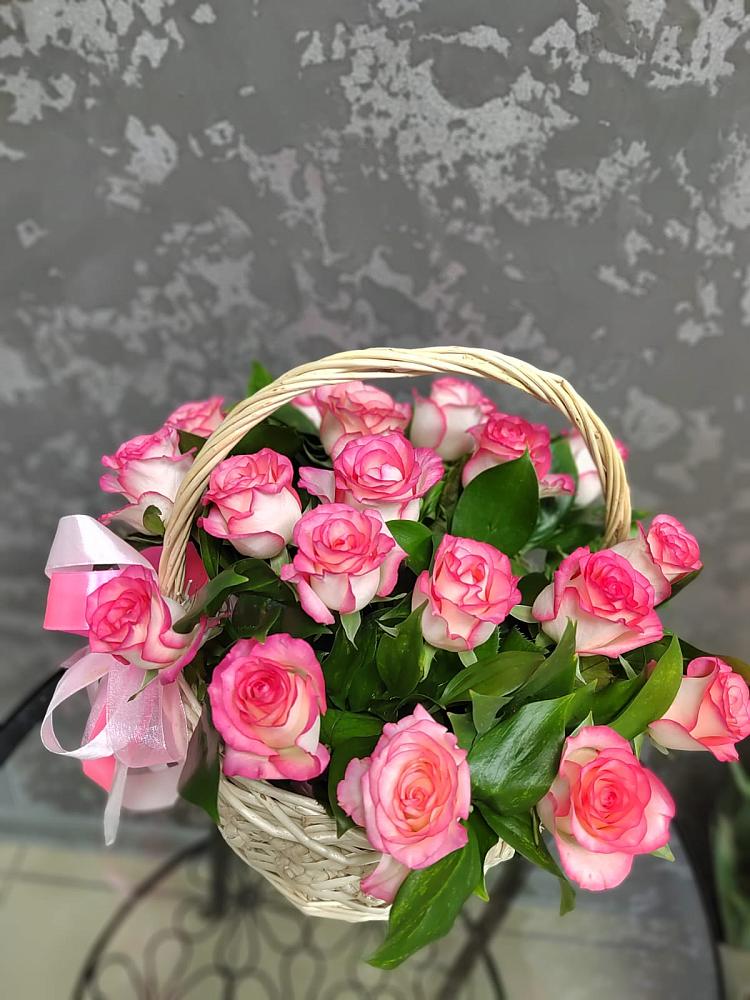 Цветочная композиция из Розы в корзине в Поповке Воронежской области