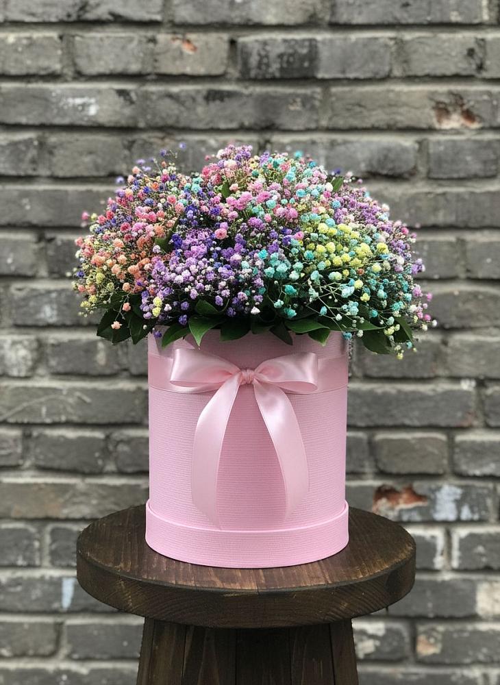 Цветочная композиция из Гипсофила и Розы в шляпной коробке в Поповке Воронежской области