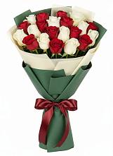 Букет Микс из красных и белых роз в Поповке Воронежской области