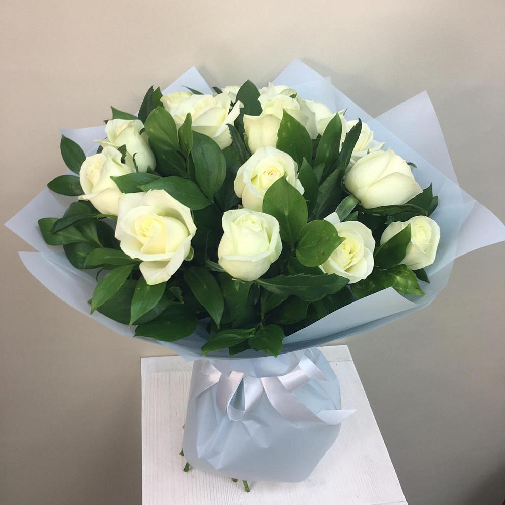 Букет 15 Белых роз Проуд в Поповке Воронежской области