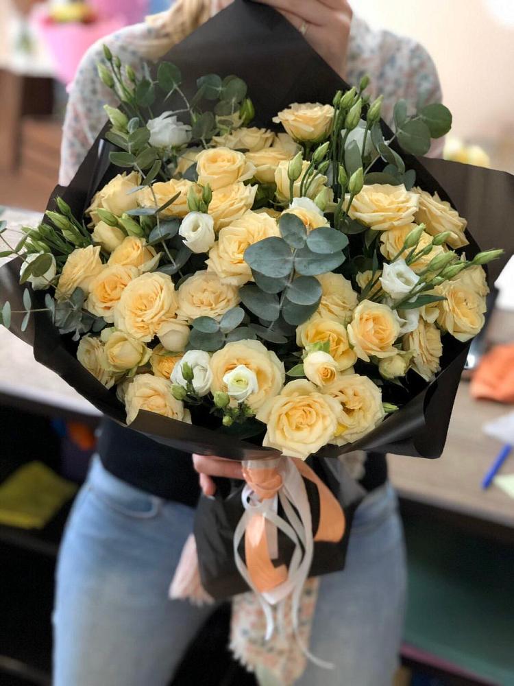 Букет цветов из: Розы и Лизиантусы в Поповке Воронежской области