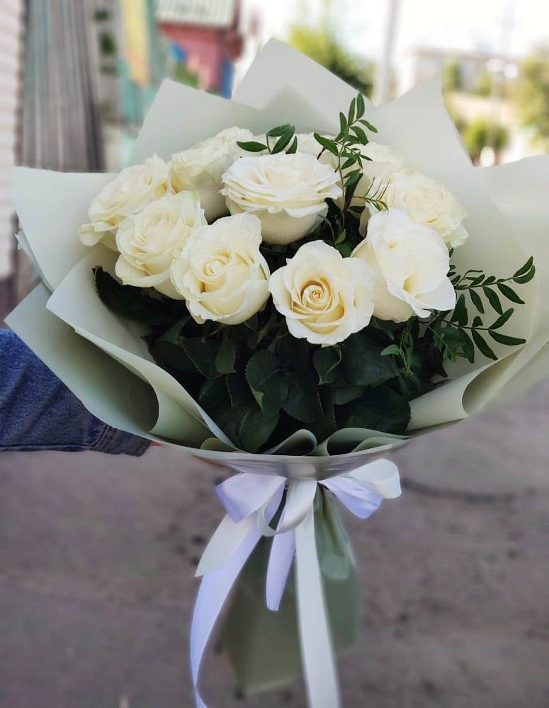 Букет Белые розы Проуд в Поповке Воронежской области