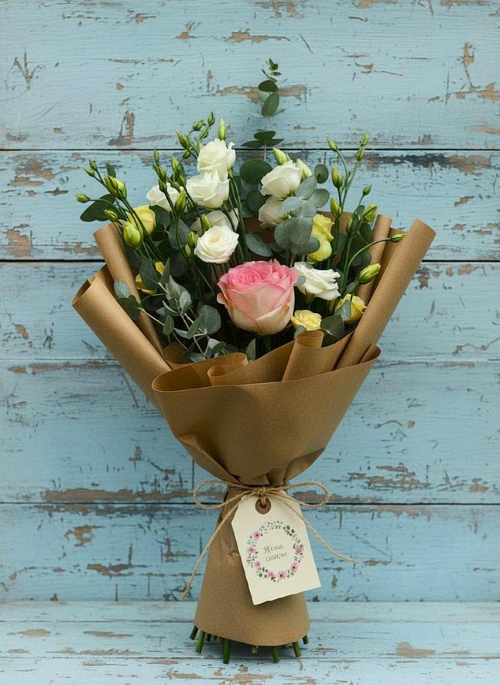 Букет цветов из: Розы и Лизиантусы в Поповке Воронежской области