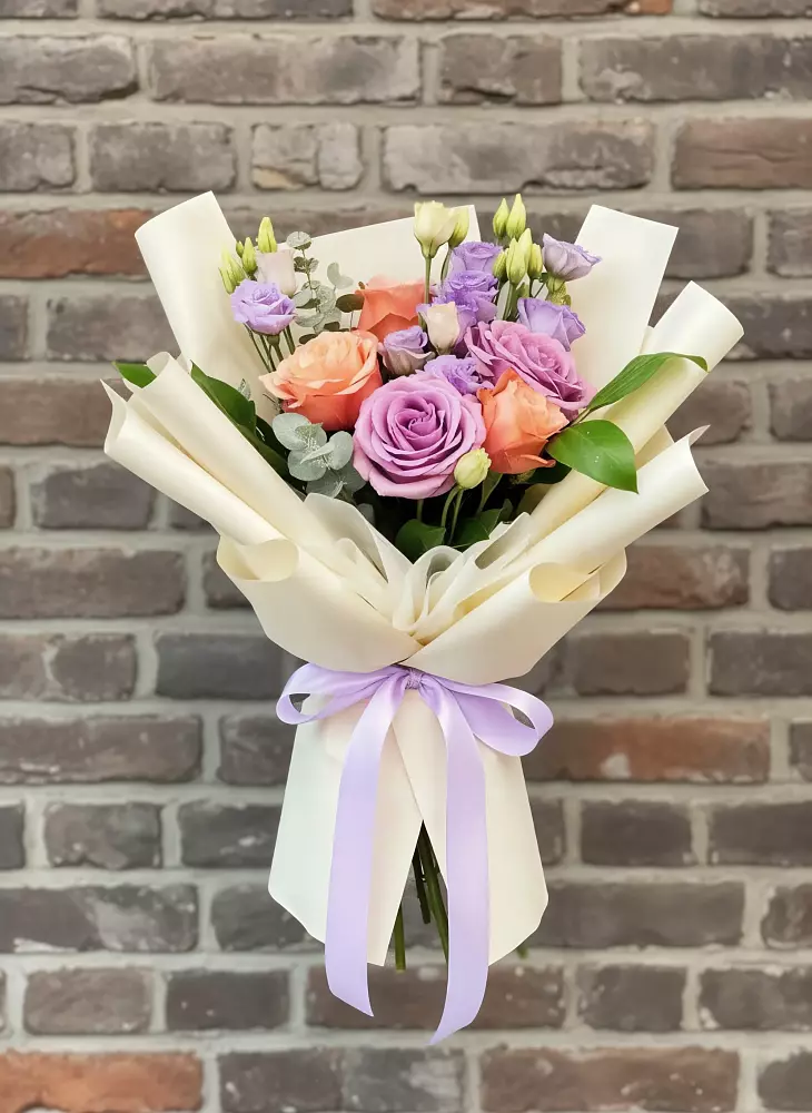 Букет цветов из: Лизиантусы и Розы в Поповке Воронежской области