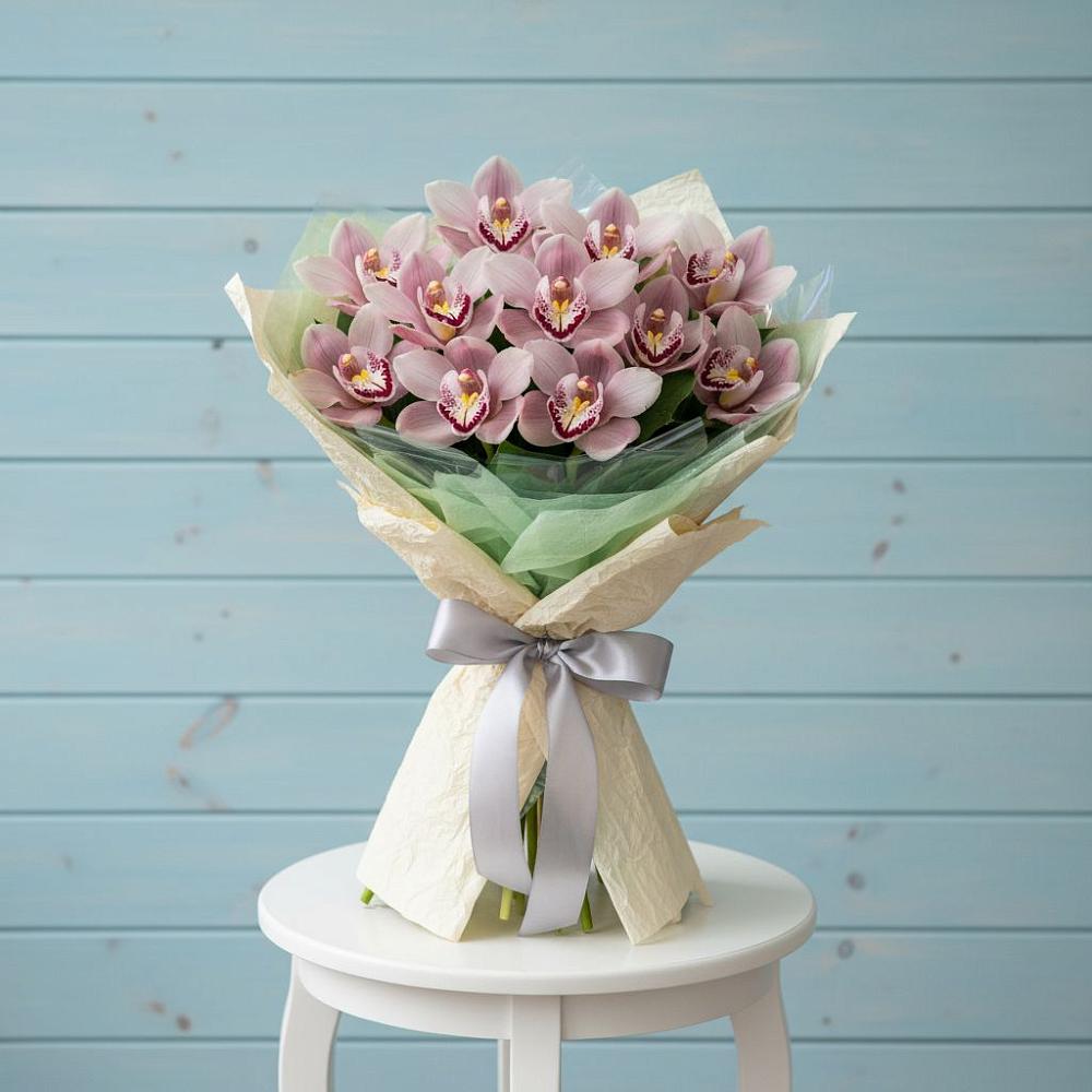 Букет цветов из: Орхидеи и Розы в Поповке Воронежской области