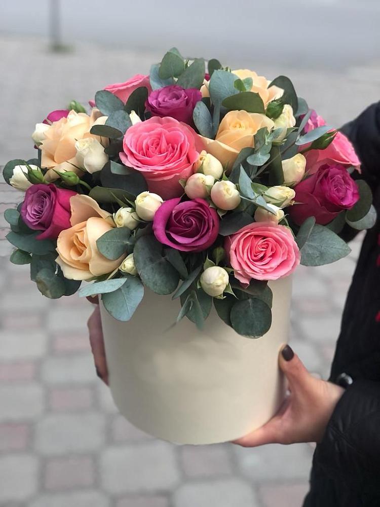 Цветочная композиция из Розы в шляпной коробке в Поповке Воронежской области