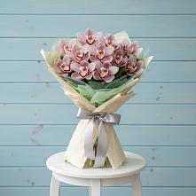 Букет цветов из:  Орхидеи и Розы в Поповке Воронежской области