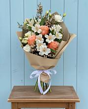 Букет цветов из:  Альстромерии, Лизиантусы, Розы и Хризантемы в Поповке Воронежской области