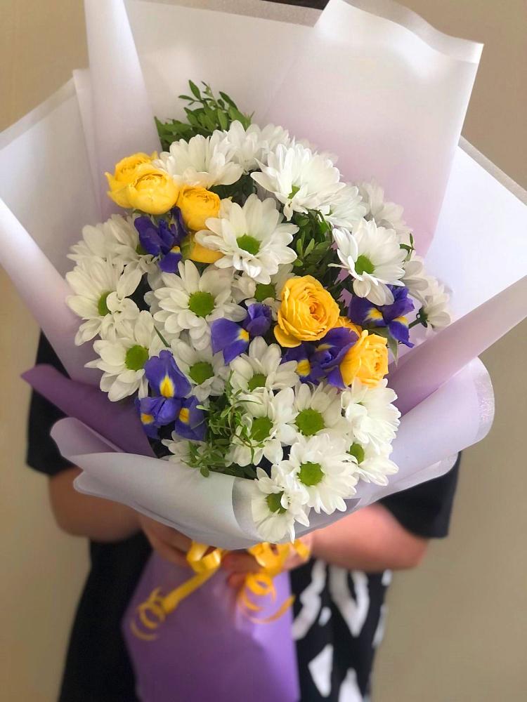 Букет цветов из: Ирисы, Хризантемы и Розы в Поповке Воронежской области