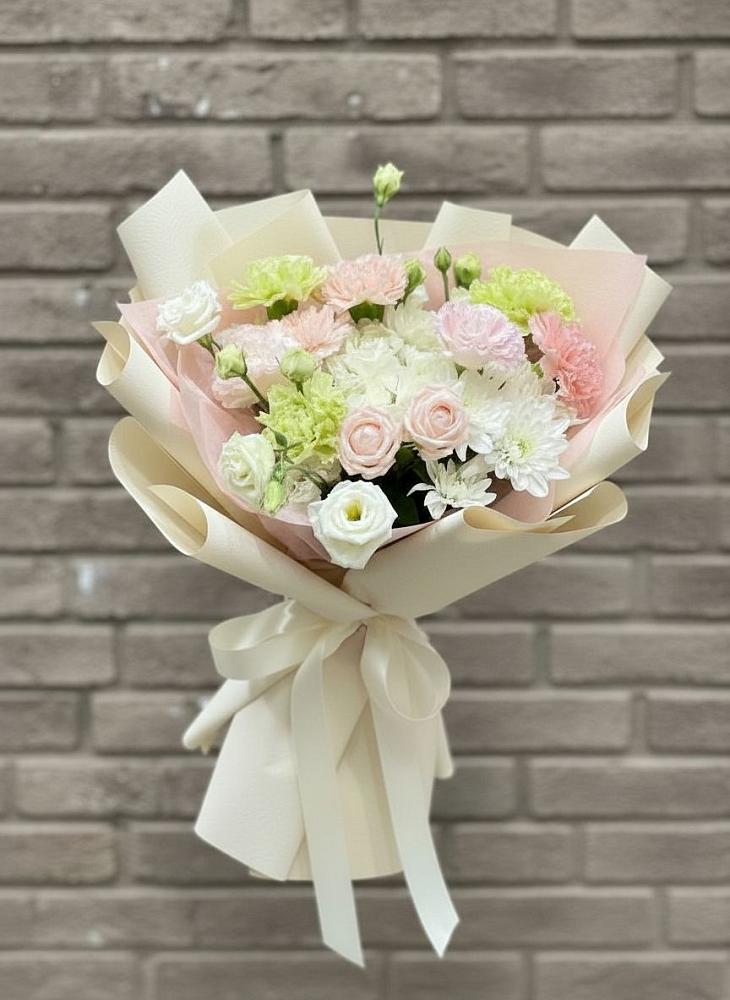 Букет цветов из: Гвоздики, Розы, Лизиантусы и Хризантемы в Поповке Воронежской области