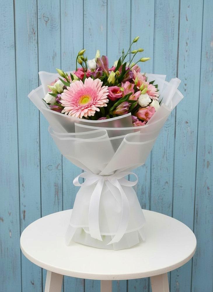 Букет цветов из: Герберы, Альстромерии и Лизиантусы в Поповке Воронежской области