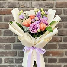 Букет цветов из:  Лизиантусы и Розы в Поповке Воронежской области