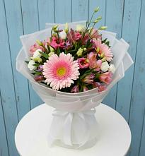 Букет цветов из:  Герберы, Альстромерии и Лизиантусы в Поповке Воронежской области