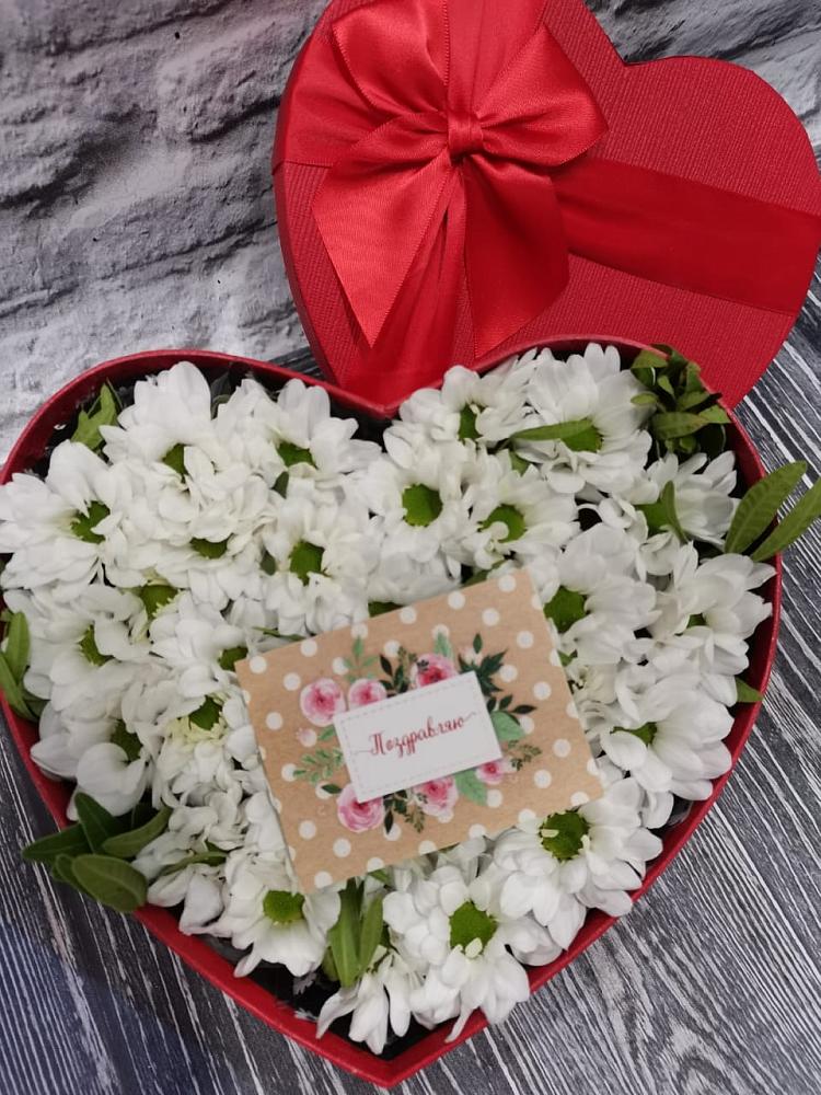 Цветочная композиция из Хризантемы в виде сердца в Поповке Воронежской области