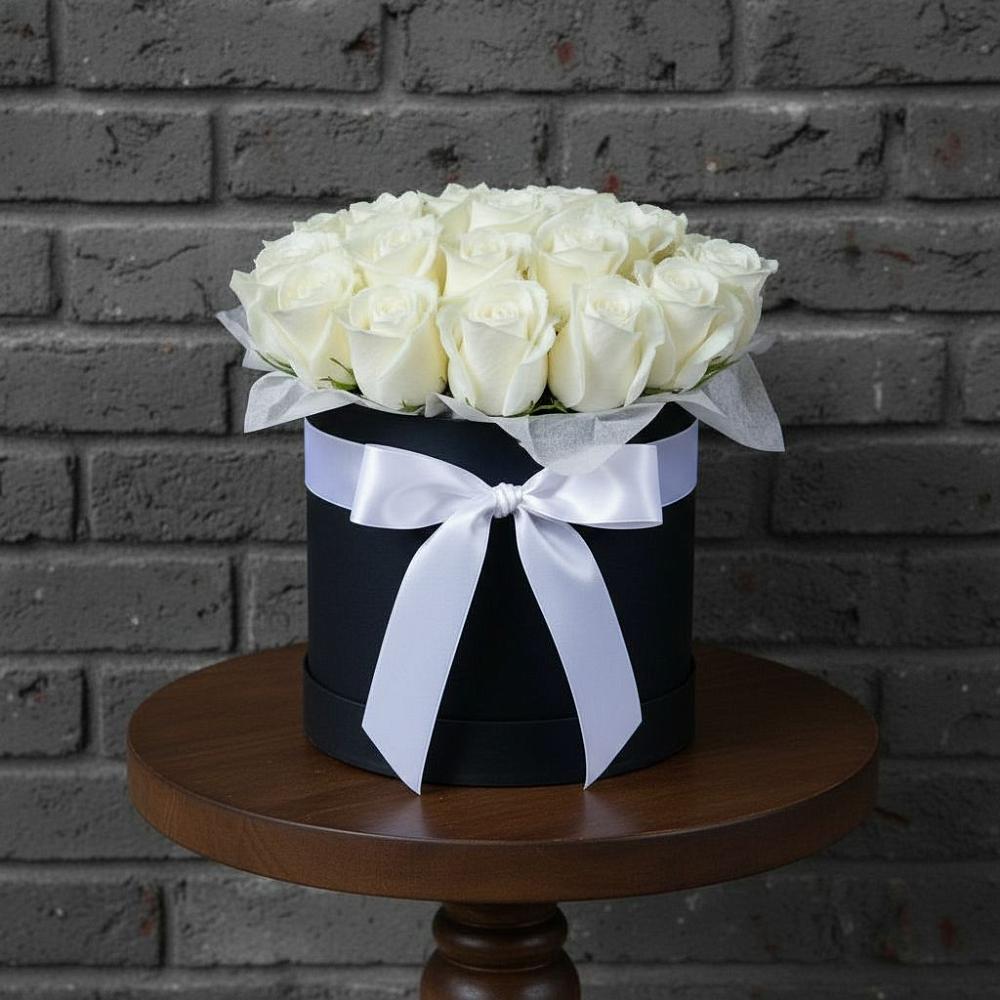 Цветочная композиция из Розы в шляпной коробке в Поповке Воронежской области