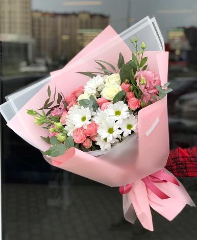Букет цветов из: Розы, Лизиантусы и Хризантемы в Поповке Воронежской области
