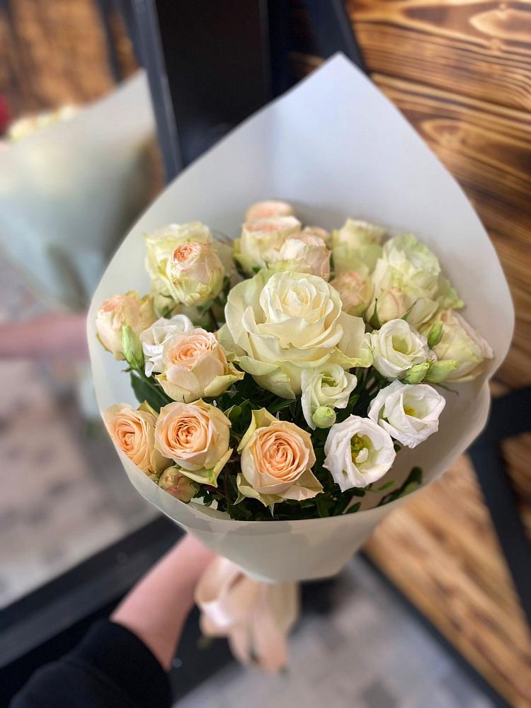 Букет цветов из: Розы и Лизиантусы в Поповке Воронежской области